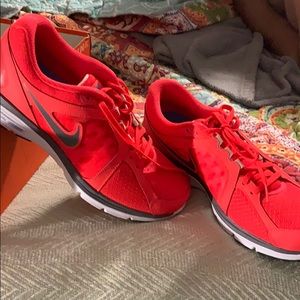 Brand new Nike dual fusion women’s shoes